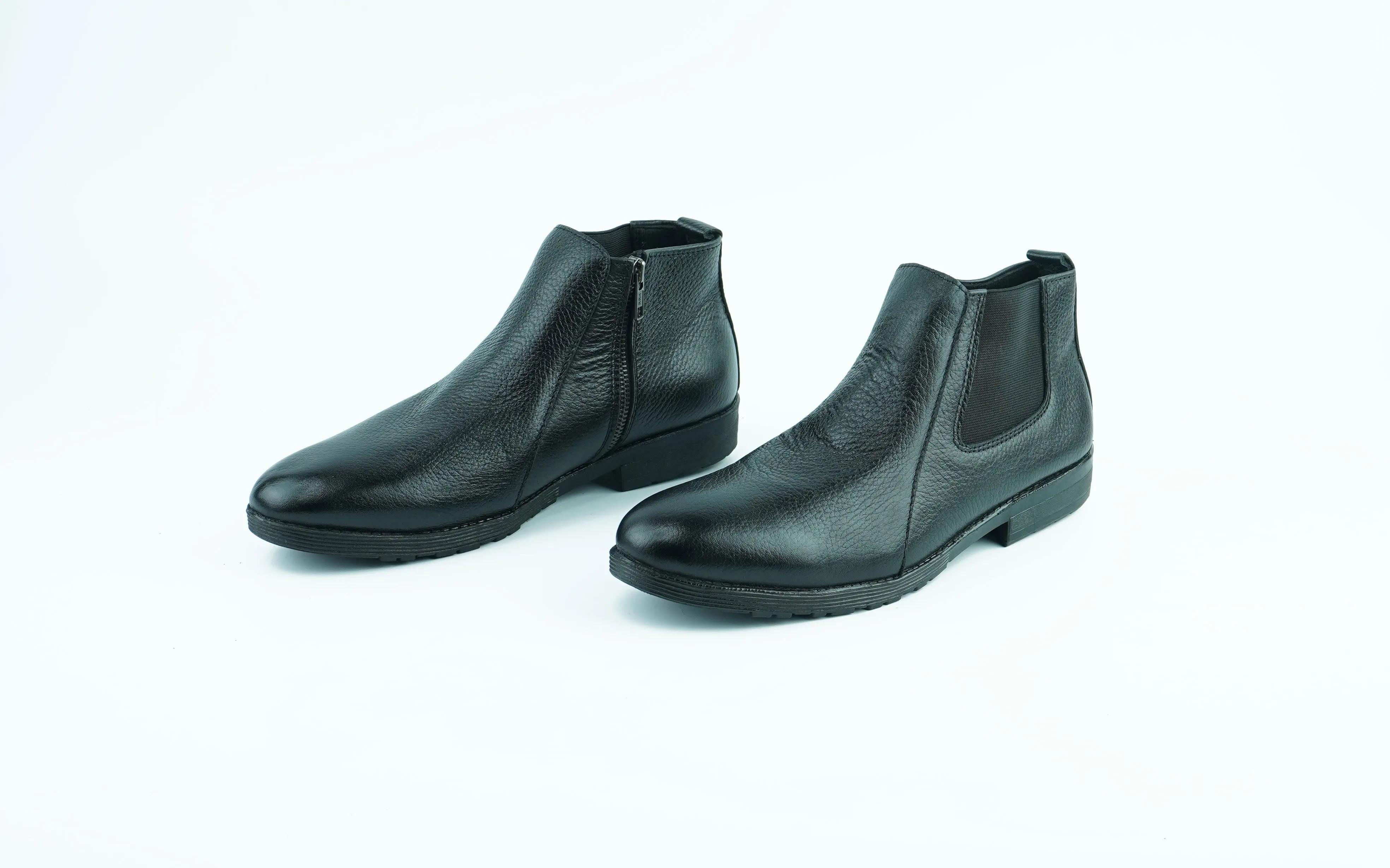 Black sleek formal shoes for men