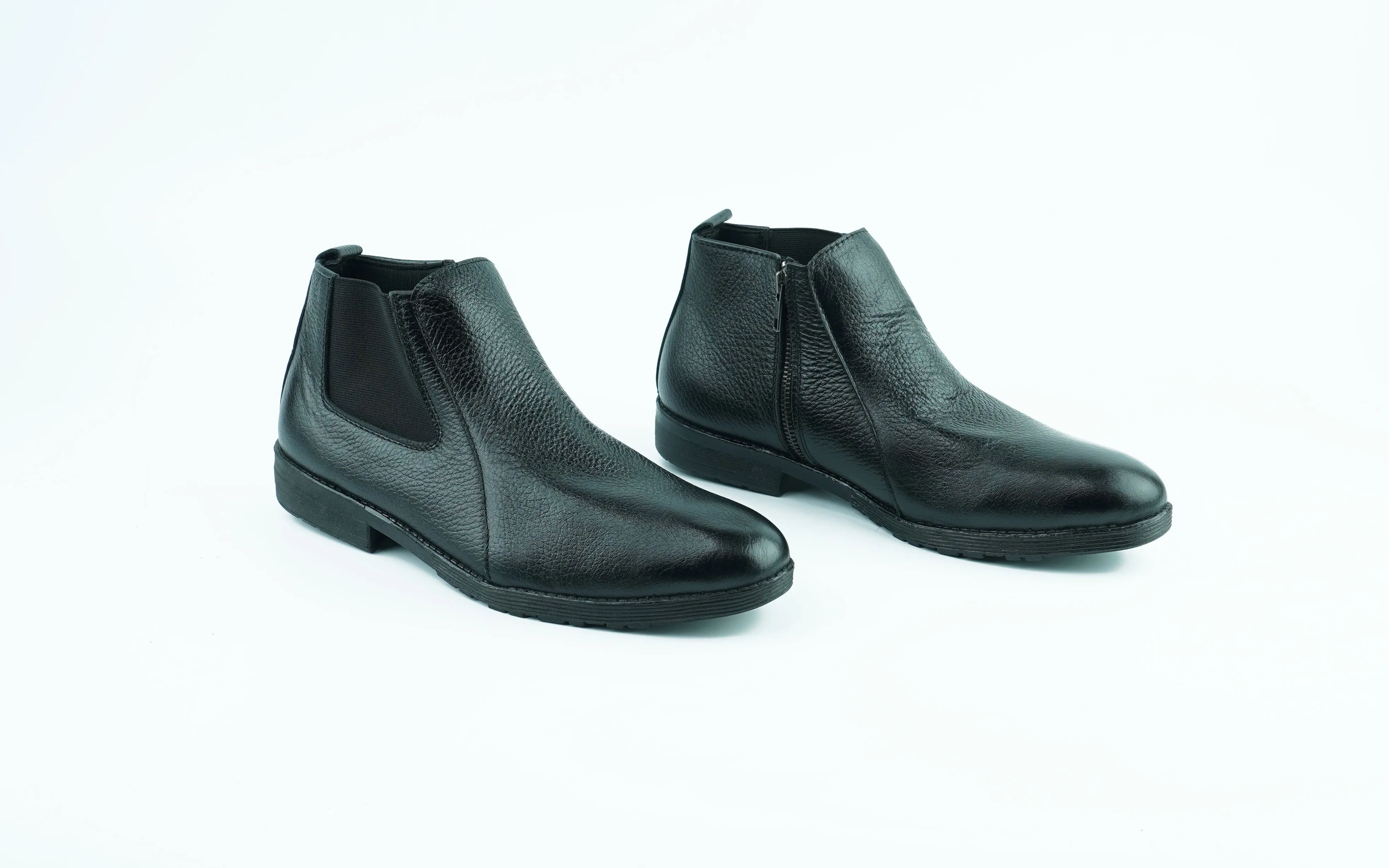 Black sleek formal shoes for men
