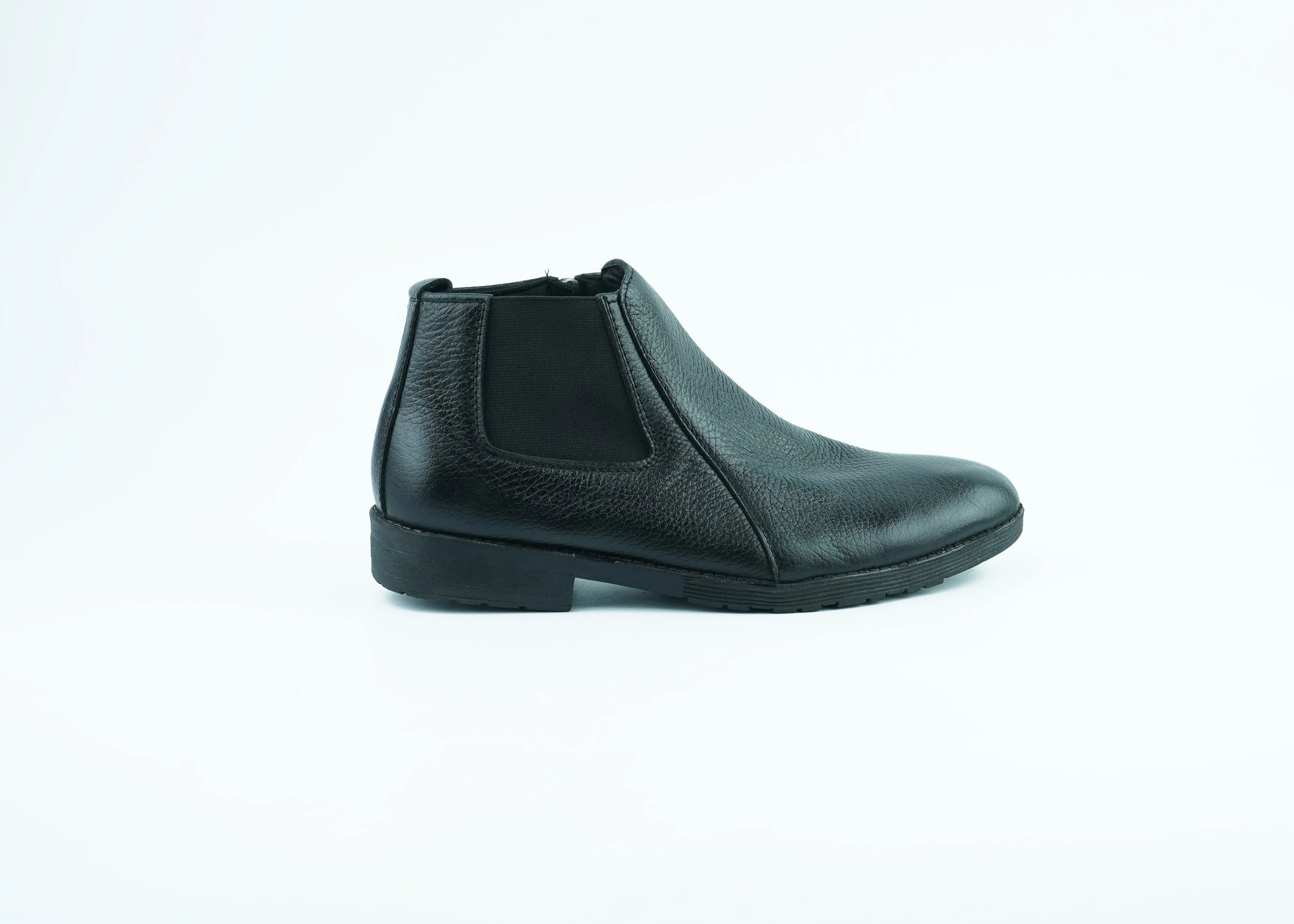 Black sleek formal shoes for men