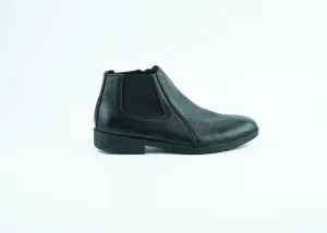 Black sleek formal shoes for men