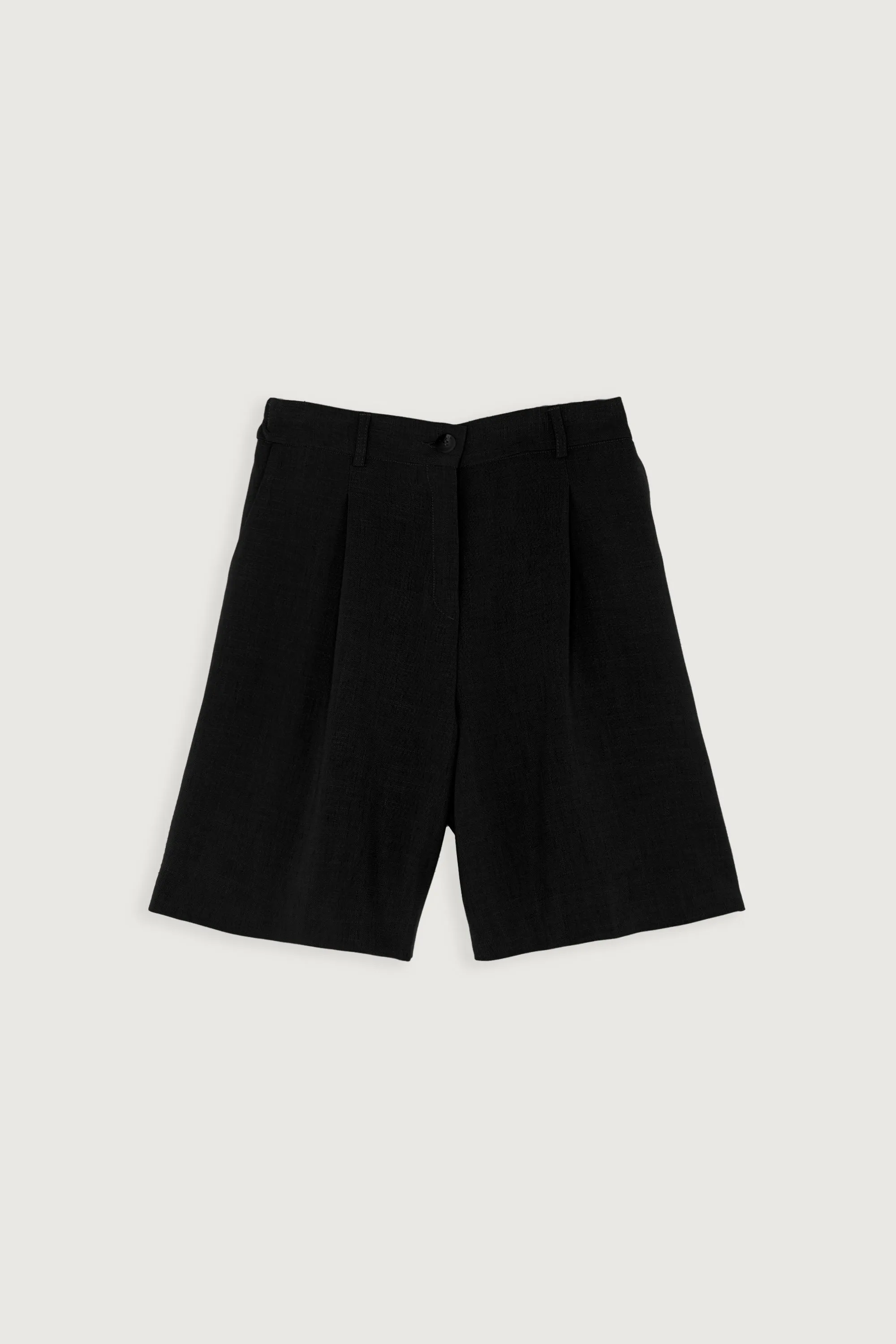 SINGLE PLEAT SHORT
